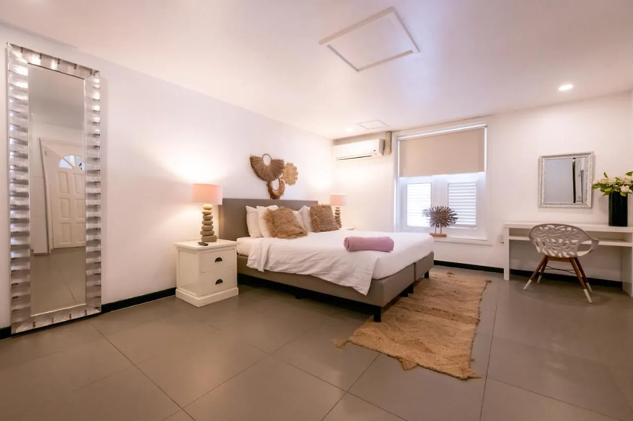 Saint Tropez Boutique Hotel 빌렘스타트 퀴라소